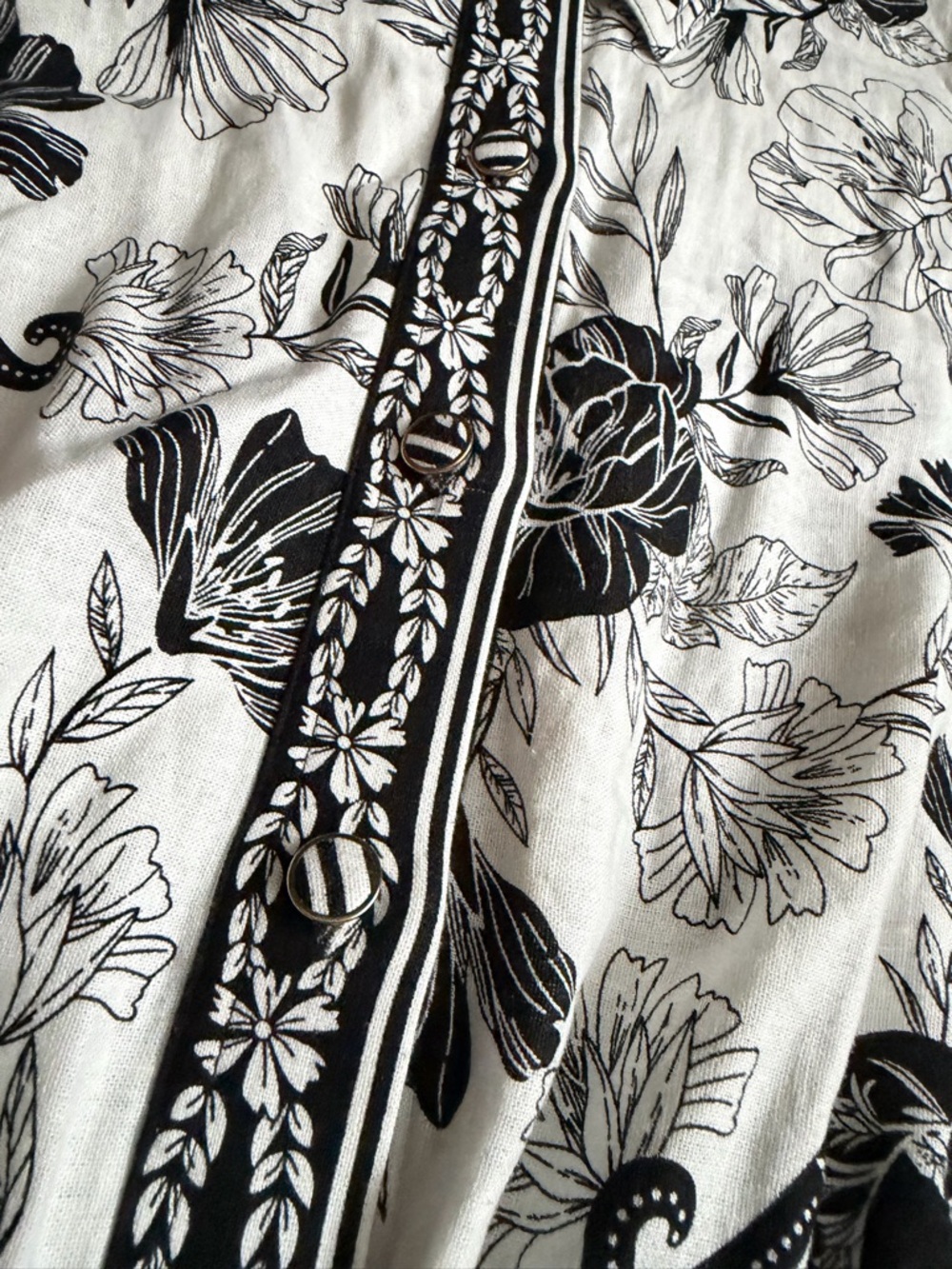 Belle Vere Linen Blend Black and White Romper SZ XS Sleeveless Floral Summer - Picture 2 of 9